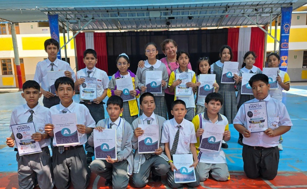 Participantes de la sede Chiclayo con sus materiales