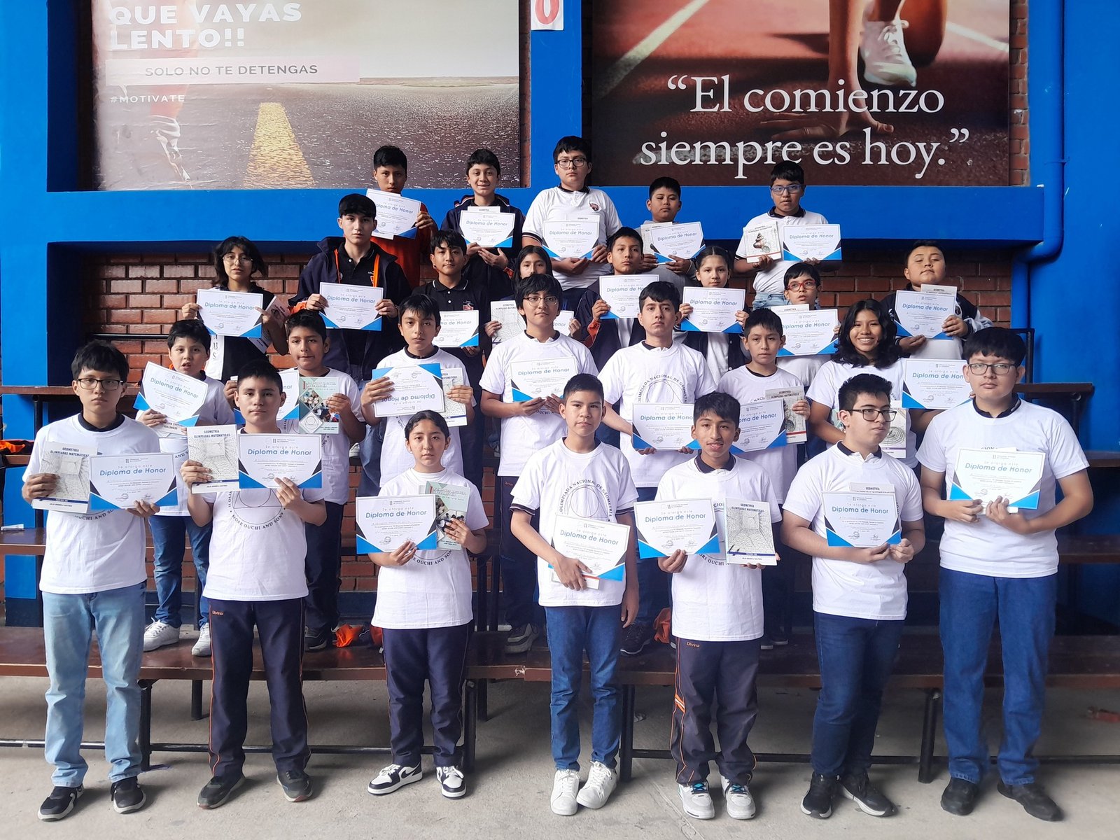 Premiación de participantes en Huánuco