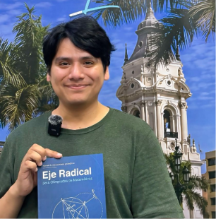 Jose Enrique Pelaez Velazco con su libro Eje Radical