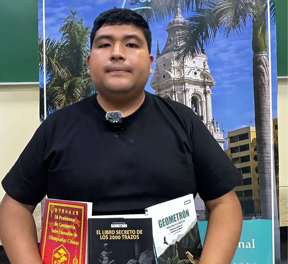 Kenyi Orellana con sus publicaciones de geometría